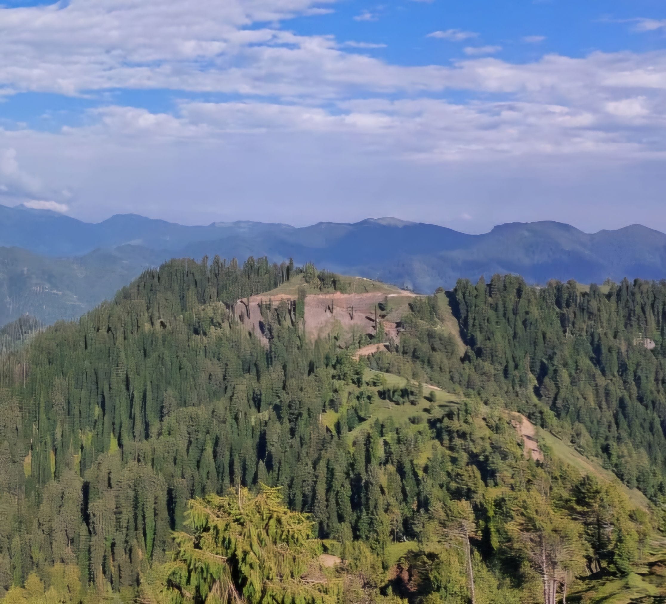 तुंगासीगढ़ में पहुंचे पैराग्लाइडिंग के शौकीन। संवाद तुंगासीगढ़ में पहुंचे पैराग्लाइडिंग के शौकीन। संवाद