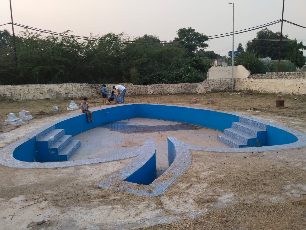 अंबाला शहर के सेक्टर नौ में छठपूजा के लिए कृत्रिम घाट बनाते हुए। संवाद अंबाला शहर के सेक्टर नौ में छठपूजा के लिए कृत्रिम घाट बनाते हुए। संवाद