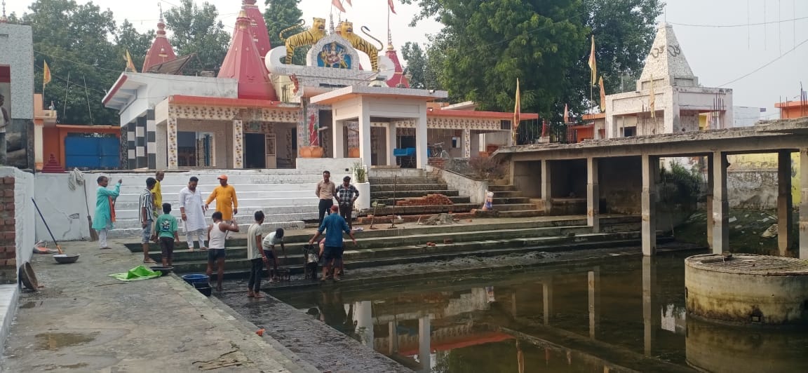 बांकेगंज में सूखी पड़ी नहर। स्त्रोत- संवाद। बांकेगंज में सूखी पड़ी नहर। स्त्रोत- संवाद।