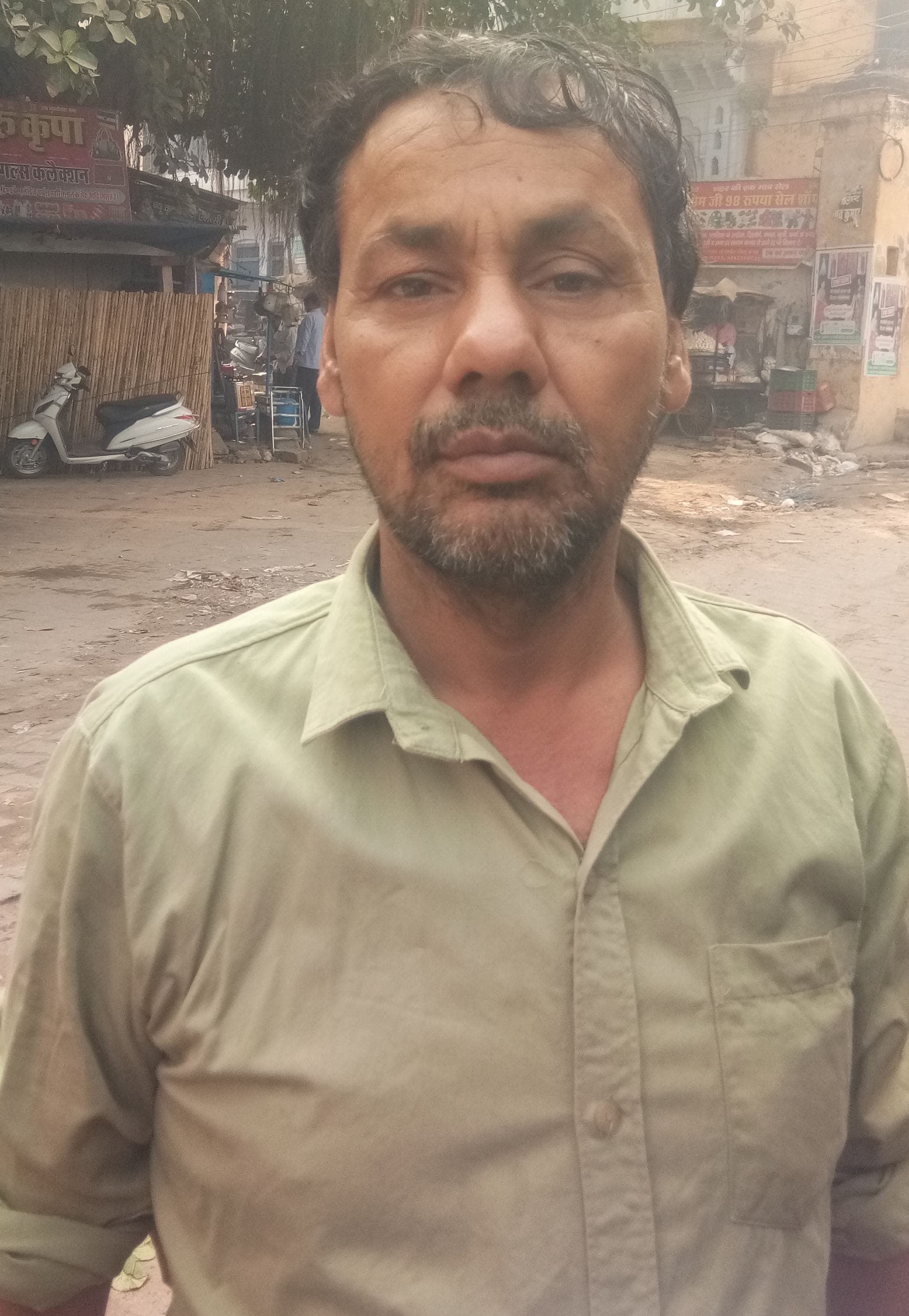 फोटो संख्या:52- सब्जी मंडी रोड लगी ऊंची-नीची टाइलें--संवाद फोटो संख्या:52- सब्जी मंडी रोड लगी ऊंची-नीची टाइलें--संवाद