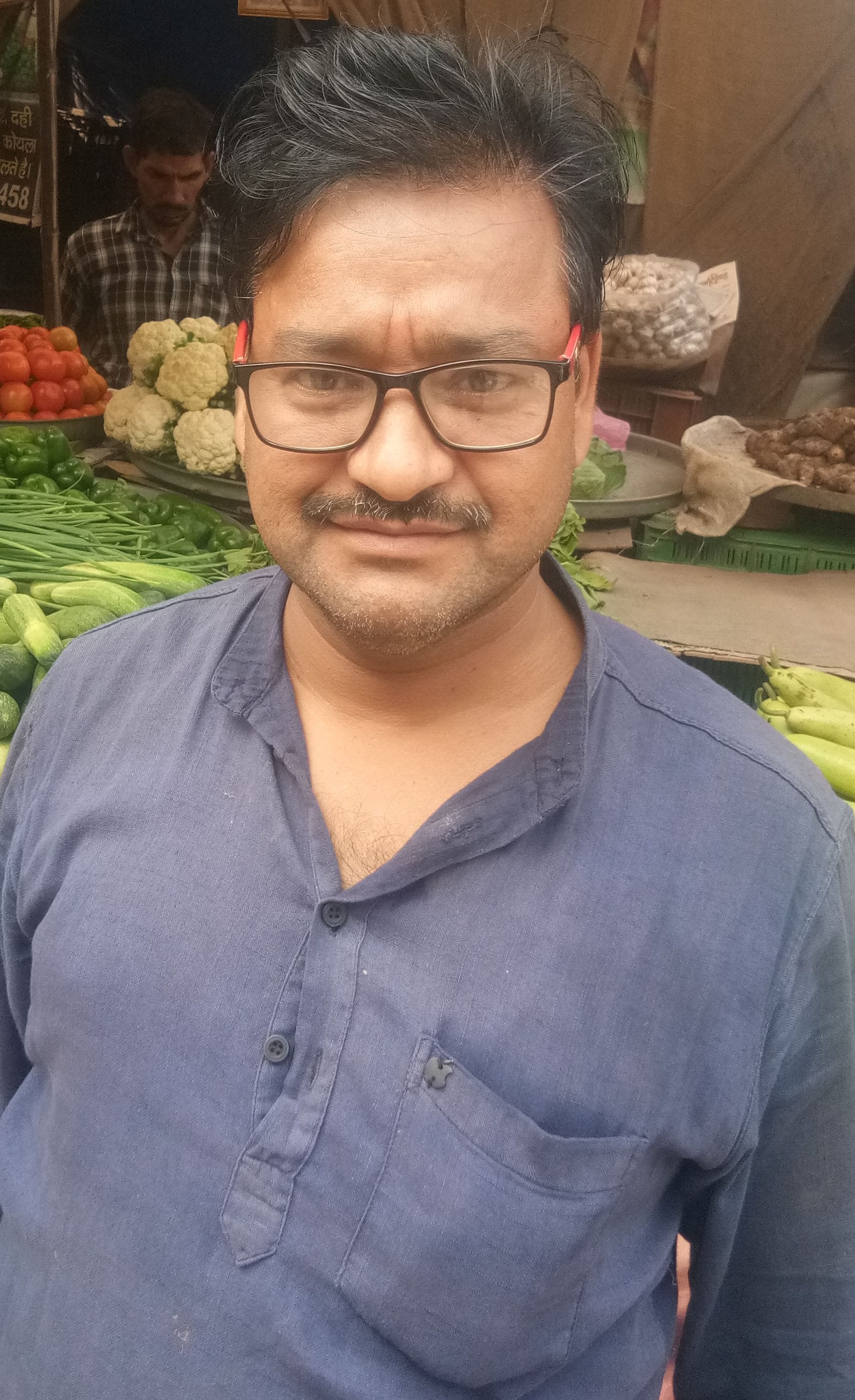 फोटो संख्या:52- सब्जी मंडी रोड लगी ऊंची-नीची टाइलें--संवाद फोटो संख्या:52- सब्जी मंडी रोड लगी ऊंची-नीची टाइलें--संवाद