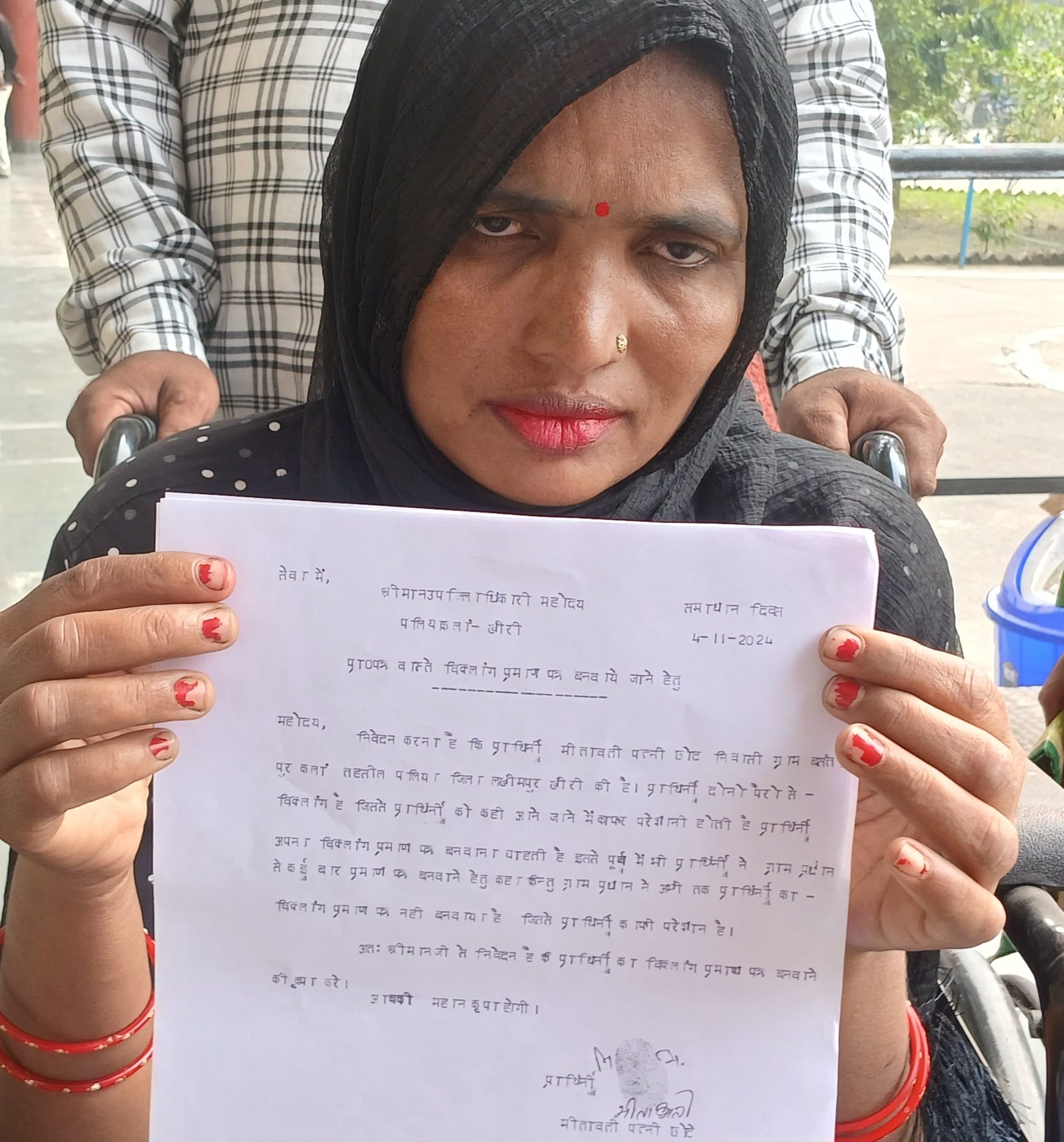 पलिया तहसील में 11 बजकर 40 मिनट पर खाली पड़ी डीएम व एसपी की कुर्सी। संवाद