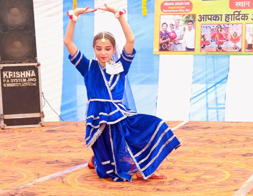 06जेएनडी24: बाल भवन में आयोजित बाल महोत्सव में डांस करती छात्राएं। संवाद 06जेएनडी24: बाल भवन में आयोजित बाल महोत्सव में डांस करती छात्राएं। संवाद