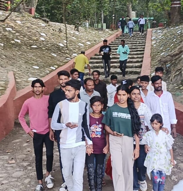 पीलीभीत टाइगर रिजर्व के मुस्तफाबाद गेस्ट हाउस पर हवन पूजन करते डीएम व जनप्रतिनिधि। संवाद पीलीभीत टाइगर रिजर्व के मुस्तफाबाद गेस्ट हाउस पर हवन पूजन करते डीएम व जनप्रतिनिधि। संवाद