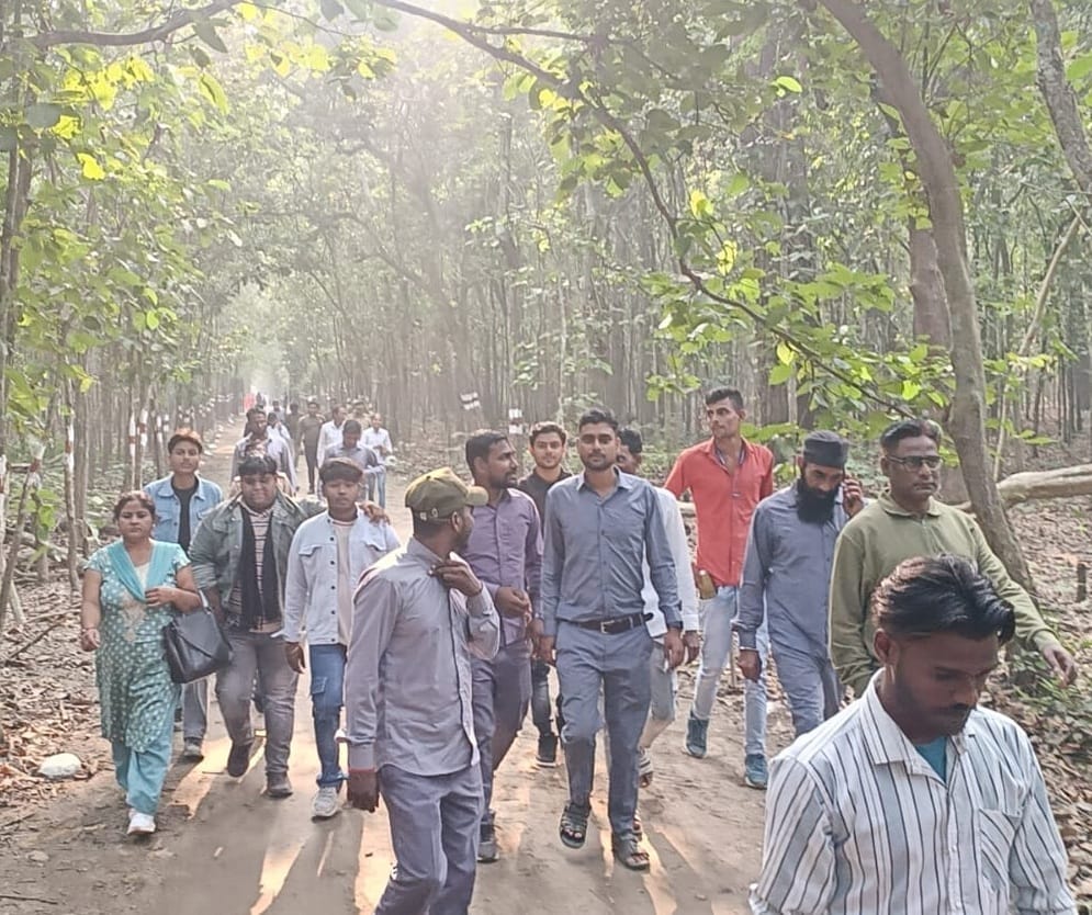 पीलीभीत टाइगर रिजर्व के मुस्तफाबाद गेस्ट हाउस पर हवन पूजन करते डीएम व जनप्रतिनिधि। संवाद पीलीभीत टाइगर रिजर्व के मुस्तफाबाद गेस्ट हाउस पर हवन पूजन करते डीएम व जनप्रतिनिधि। संवाद