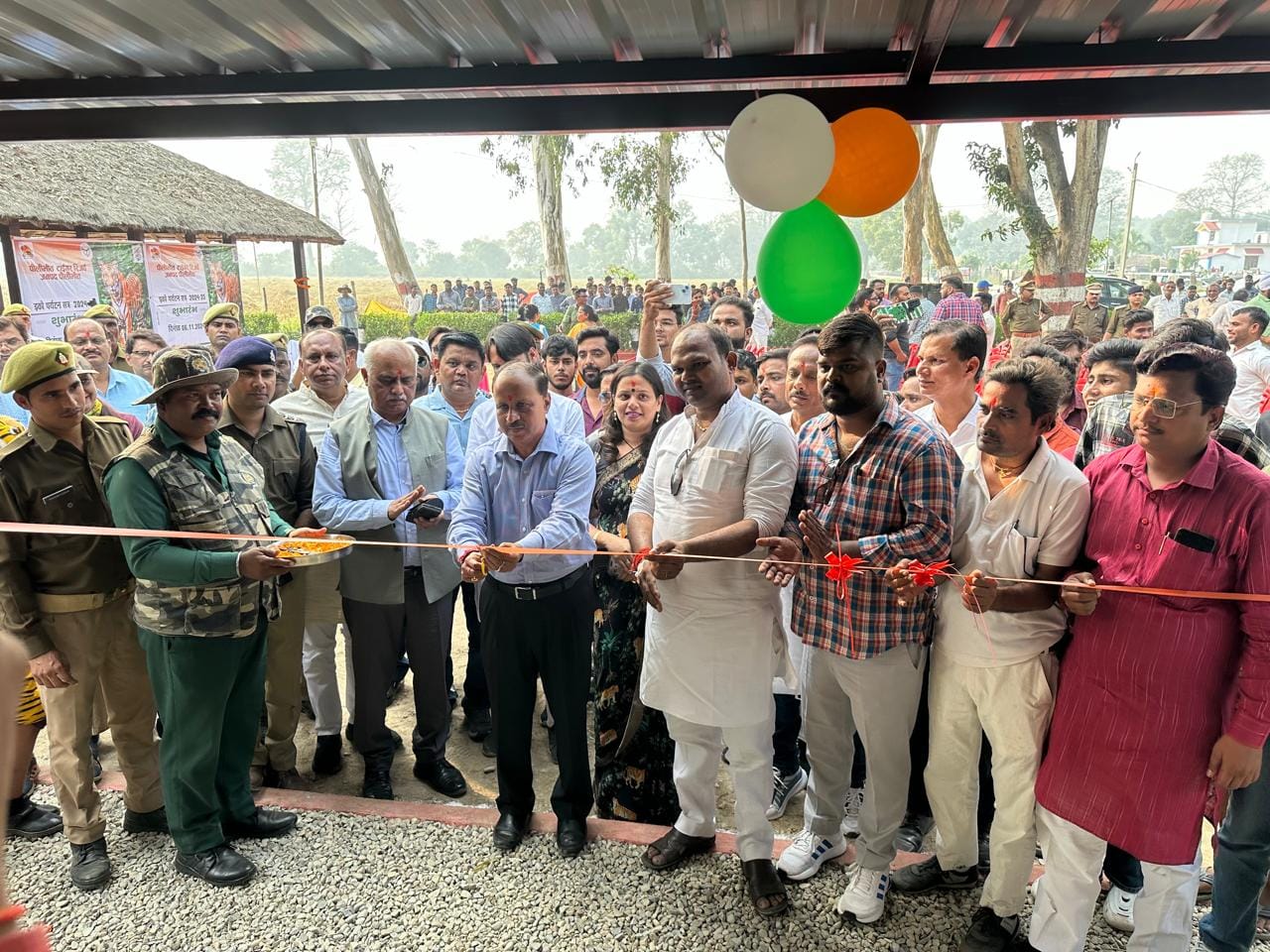 पीलीभीत टाइगर रिजर्व के मुस्तफाबाद गेस्ट हाउस पर हवन पूजन करते डीएम व जनप्रतिनिधि। संवाद पीलीभीत टाइगर रिजर्व के मुस्तफाबाद गेस्ट हाउस पर हवन पूजन करते डीएम व जनप्रतिनिधि। संवाद