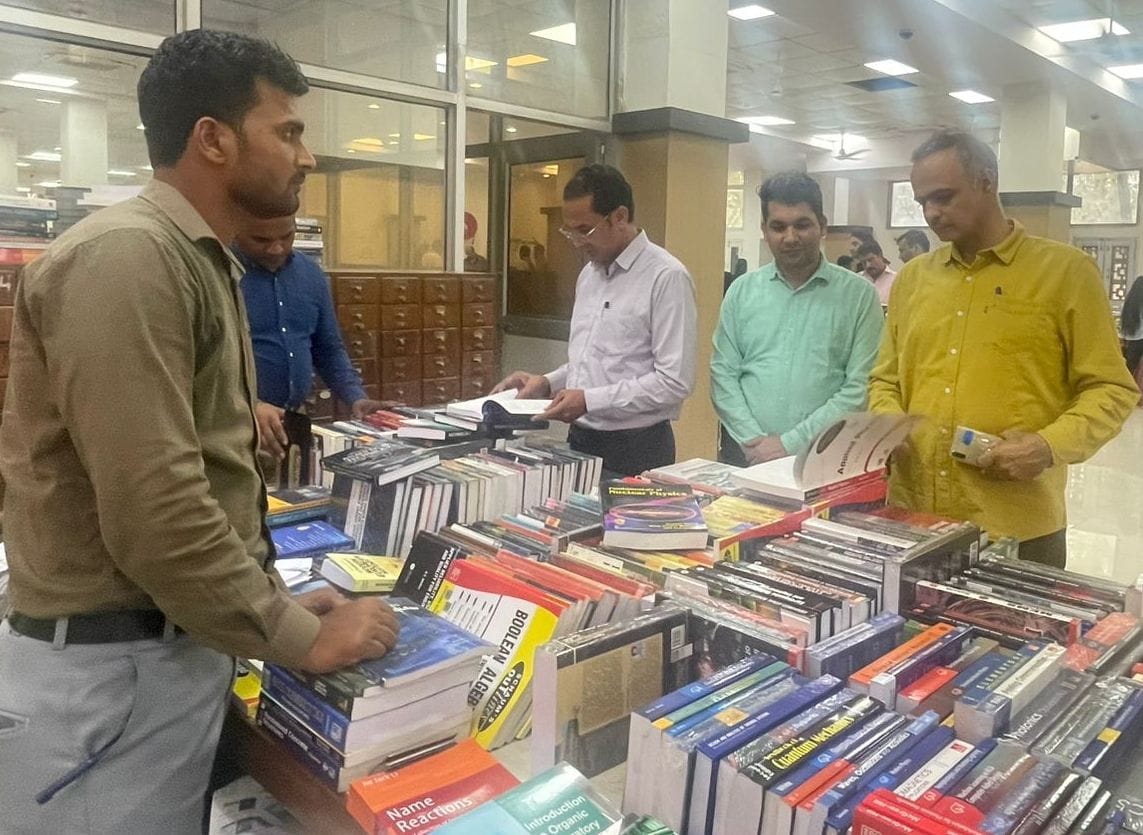 07सीटीके11..रामेश्वर अहिरवाल, बुक स्टॉल। संवाद 07सीटीके11..रामेश्वर अहिरवाल, बुक स्टॉल। संवाद