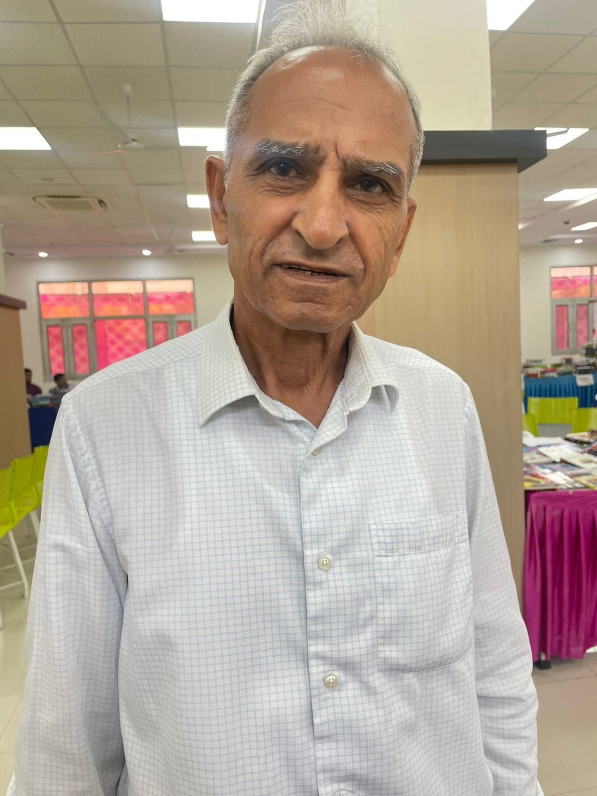 07सीटीके11..रामेश्वर अहिरवाल, बुक स्टॉल। संवाद 07सीटीके11..रामेश्वर अहिरवाल, बुक स्टॉल। संवाद