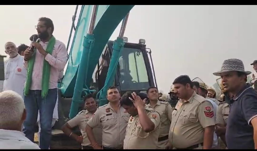 फोटो 30- सोनीपत के गोहाना के गांव कोहला में बैठक करते किसान। संवाद फोटो 30- सोनीपत के गोहाना के गांव कोहला में बैठक करते किसान। संवाद