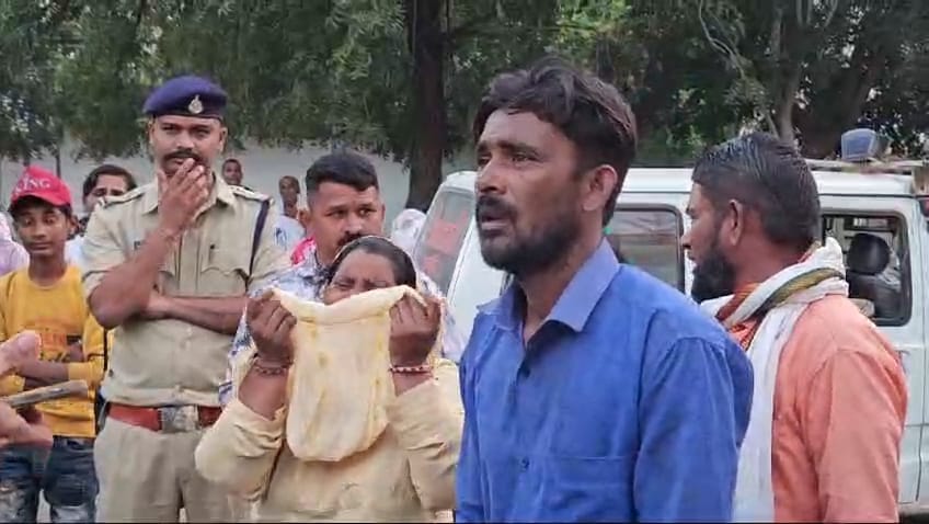 जमीन विवाद में हुई महिला की मौत मामले में जानकारी देते एएसपी महेंद्र तारनेकर