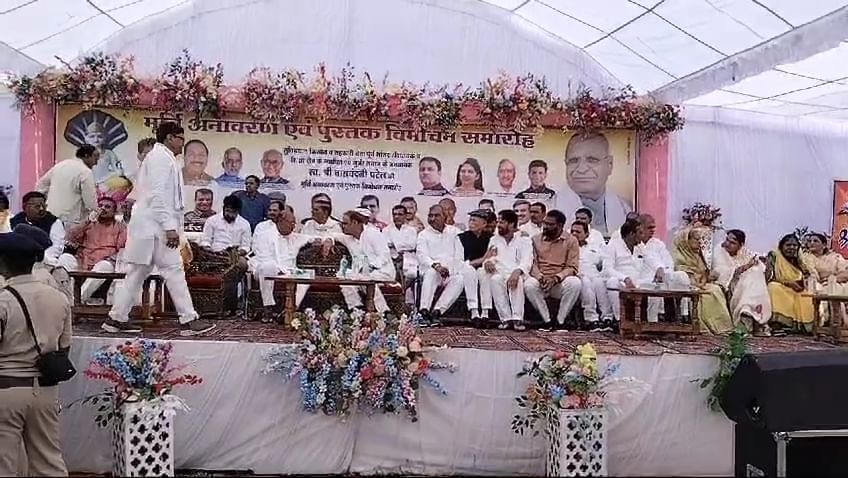 निमाड़ रतन ताराचंद पटेल की मूर्ति का हुआ अनावरण