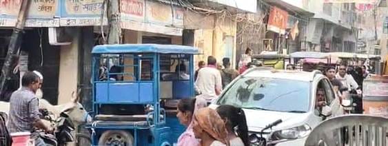 बहेड़ी। केसर रेलवे क्रॉसिंग पर रोजाना इस तरह लग रहा है जाम। बहेड़ी। केसर रेलवे क्रॉसिंग पर रोजाना इस तरह लग रहा है जाम।