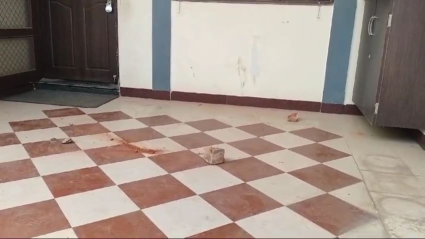 भीकनगांव सीएमओ पर अज्ञात नकाबपोश बदमाश ने किया हमला