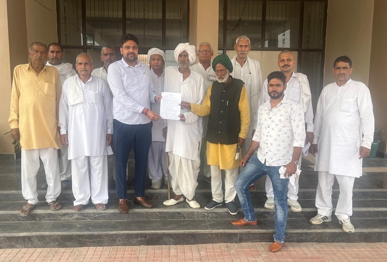 फोटो 10: सोनीपत के खरखौदा स्थित एसडीएम कार्यालय में डीएपी की किल्लत को लेकर मांगपत्र देने पहुंच फोटो 10: सोनीपत के खरखौदा स्थित एसडीएम कार्यालय में डीएपी की किल्लत को लेकर मांगपत्र देने पहुंच