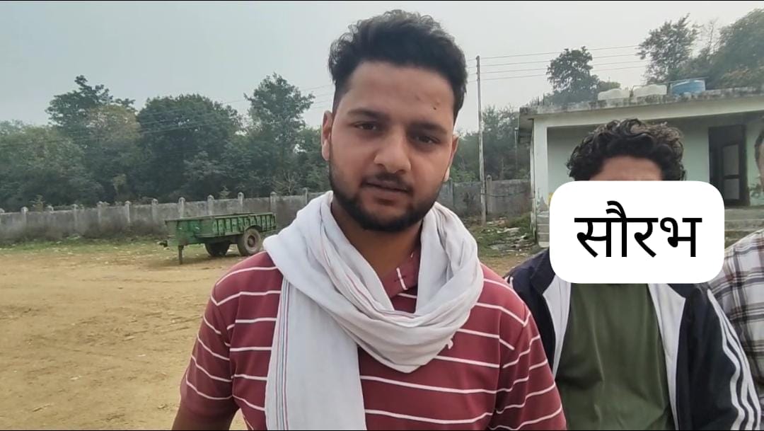 इंदौरा के महोटली रेलवे फाटक बंद होने के बाद भी जान जोखिम डालकर बाईक निकालते हुए व्यक्ति। संवा इंदौरा के महोटली रेलवे फाटक बंद होने के बाद भी जान जोखिम डालकर बाईक निकालते हुए व्यक्ति। संवा