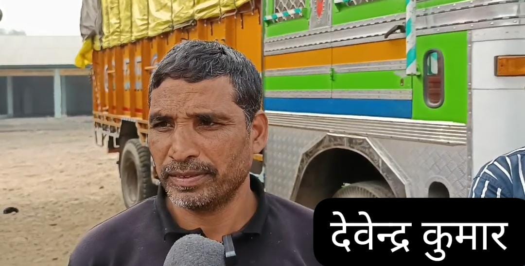इंदौरा के महोटली रेलवे फाटक बंद होने के बाद भी जान जोखिम डालकर बाईक निकालते हुए व्यक्ति। संवा इंदौरा के महोटली रेलवे फाटक बंद होने के बाद भी जान जोखिम डालकर बाईक निकालते हुए व्यक्ति। संवा