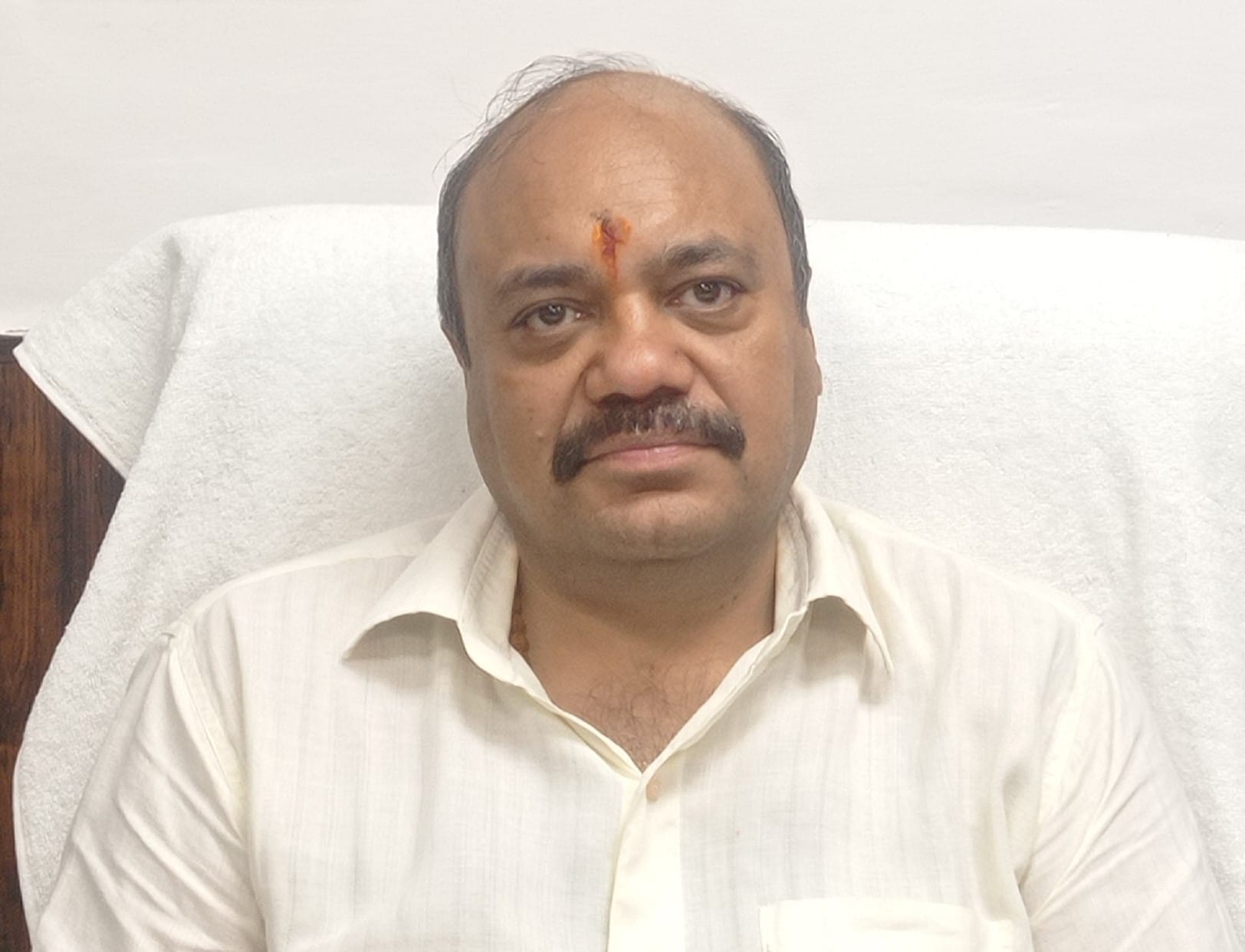 कुरुक्षेत्र।  पवित्र ब्रह्मसरोवर के बीचोंबीच गुजरती  सड़क, जिसके दोनों ओर लगाए जाने हैं फव्वारे