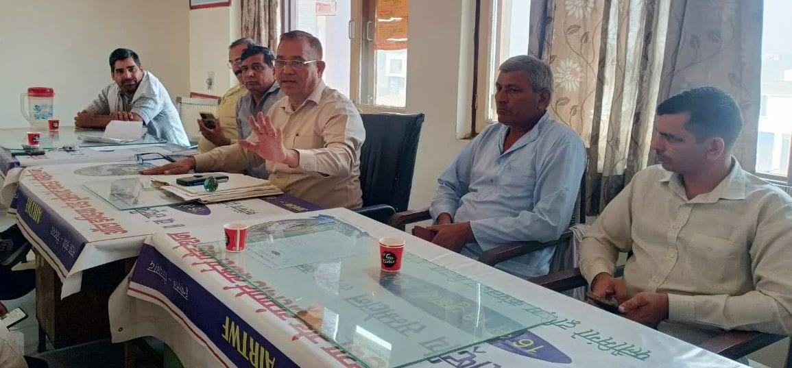 10जेएनडी04-हरियाणा रोडवेज वर्कस यूनियन की बैठक में मौजूद पदाधिकारी। स्रोत यूनियन 10जेएनडी04-हरियाणा रोडवेज वर्कस यूनियन की बैठक में मौजूद पदाधिकारी। स्रोत यूनियन
