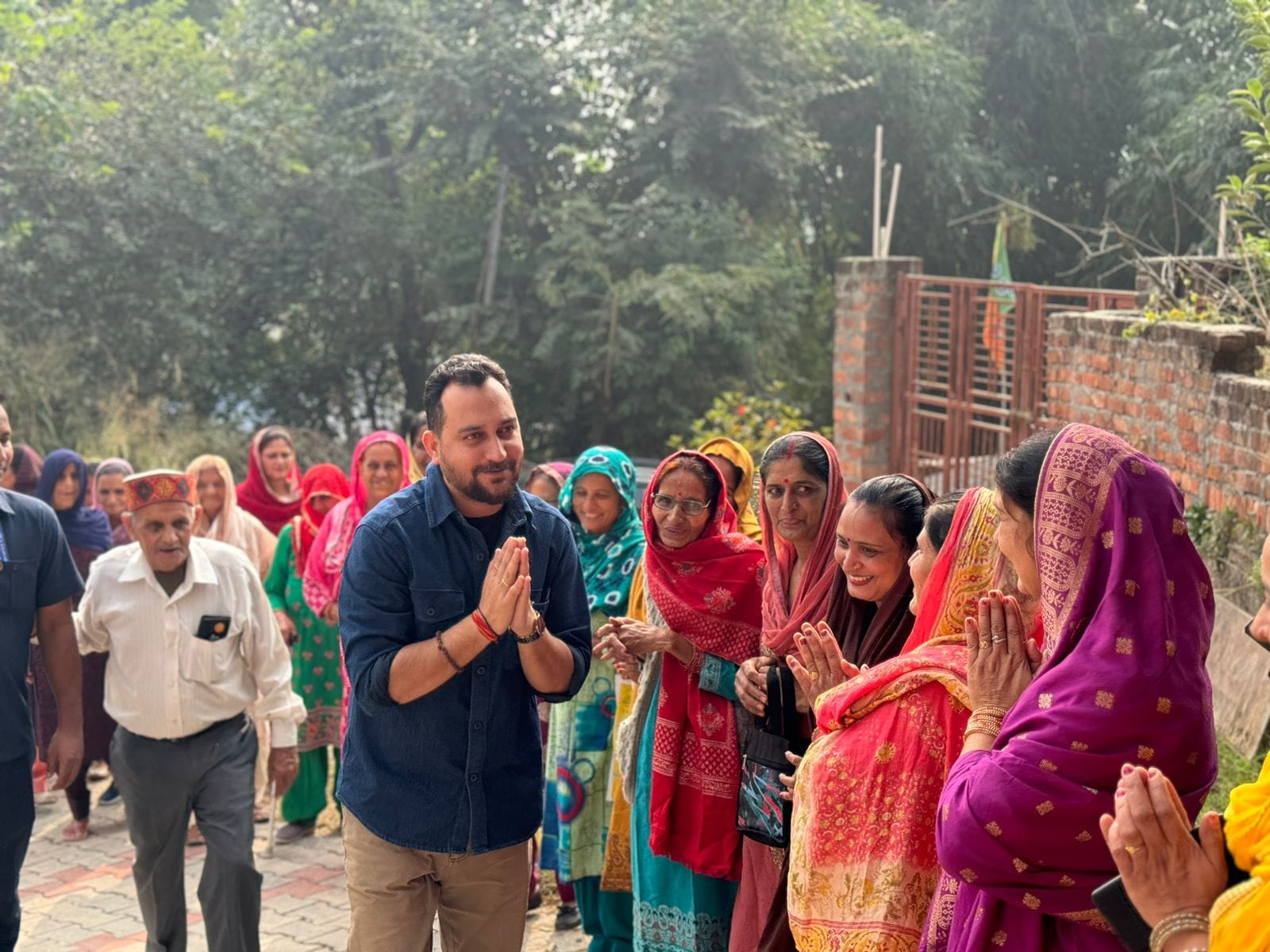 भगेटू के झिंजकरी गांव में विधायक निधि से निर्मित महिला मंडल भवन लोकार्पण करते विधायक आशीष शर्मा भगेटू के झिंजकरी गांव में विधायक निधि से निर्मित महिला मंडल भवन लोकार्पण करते विधायक आशीष शर्मा