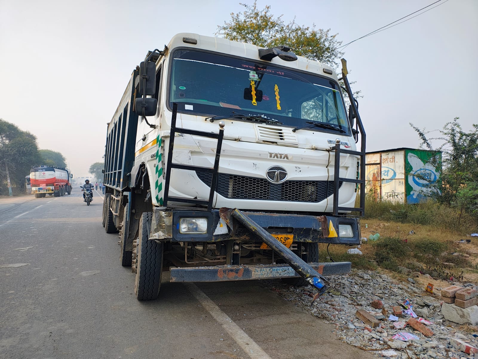 12jjrp10- बेरी। बस में लगा फर्स्ट एड बाक्स जो खाली था। संवाद 12jjrp10- बेरी। बस में लगा फर्स्ट एड बाक्स जो खाली था। संवाद