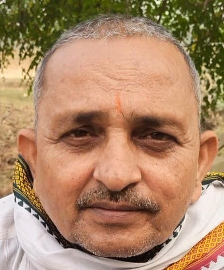 बंडा में इफको क्रय केंद्र खाद नहीं होने की वजह से सूना पड़ा। संवाद
