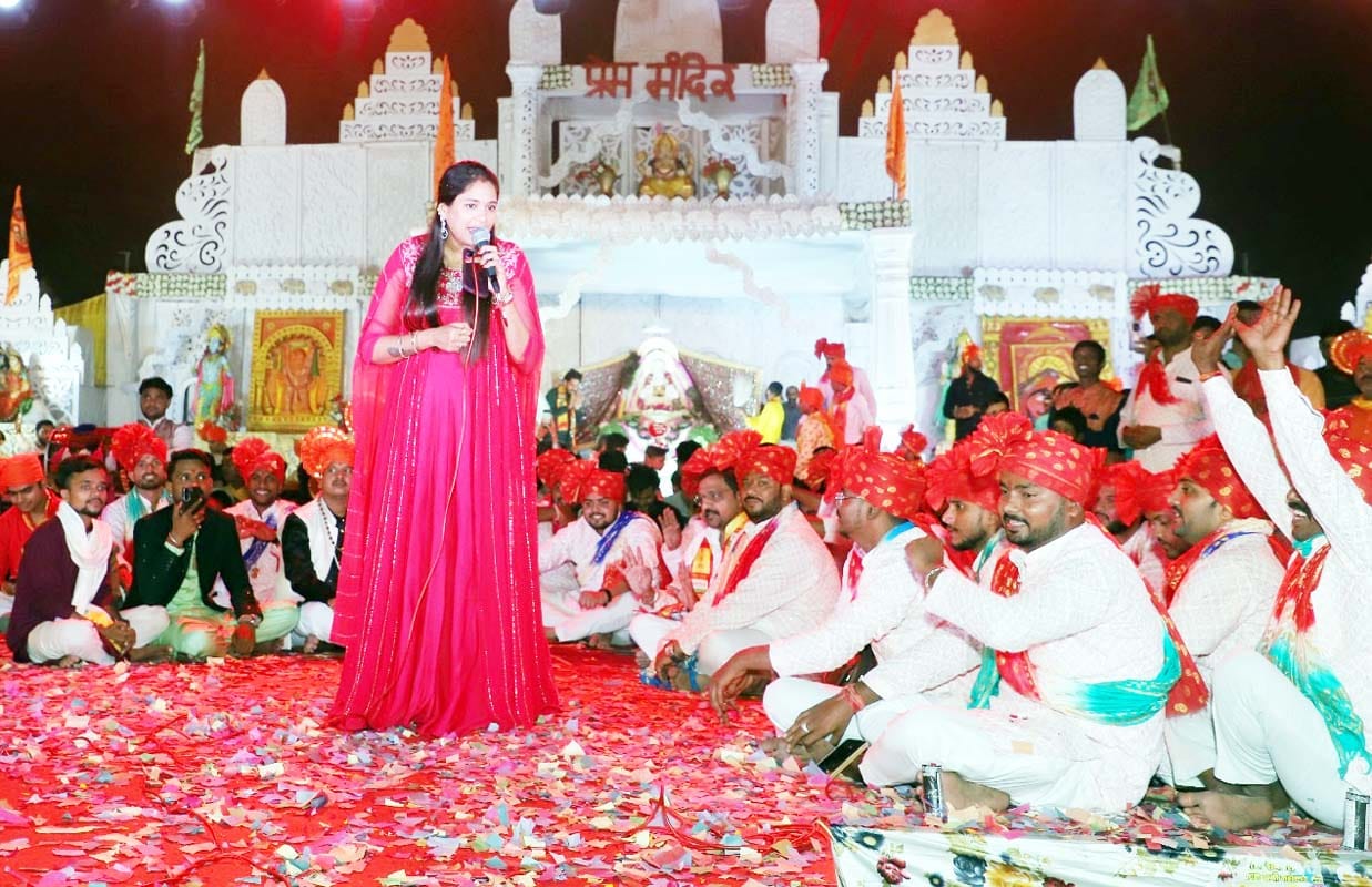 पुवायां में खाटू श्याम के संकीर्तन में उमड़ी भीड़। संवाद पुवायां में खाटू श्याम के संकीर्तन में उमड़ी भीड़। संवाद