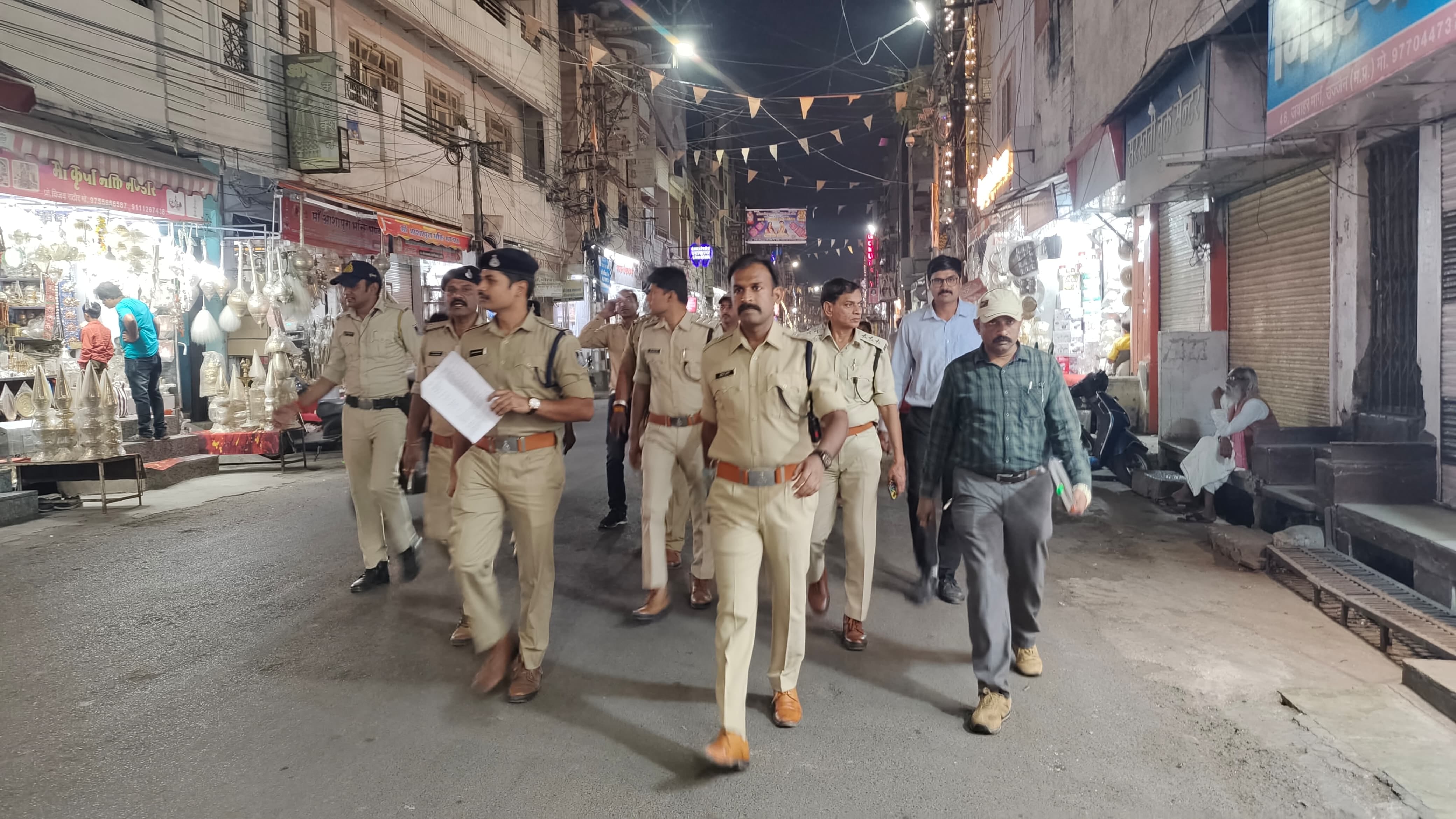 एडवाइजरी जारी.... एडिशनल एसपी नितेश भार्गव सवारी मार्ग पर जाकर देखी सुरक्षा व्यवस्था एडवाइजरी जारी.... एडिशनल एसपी नितेश भार्गव सवारी मार्ग पर जाकर देखी सुरक्षा व्यवस्था