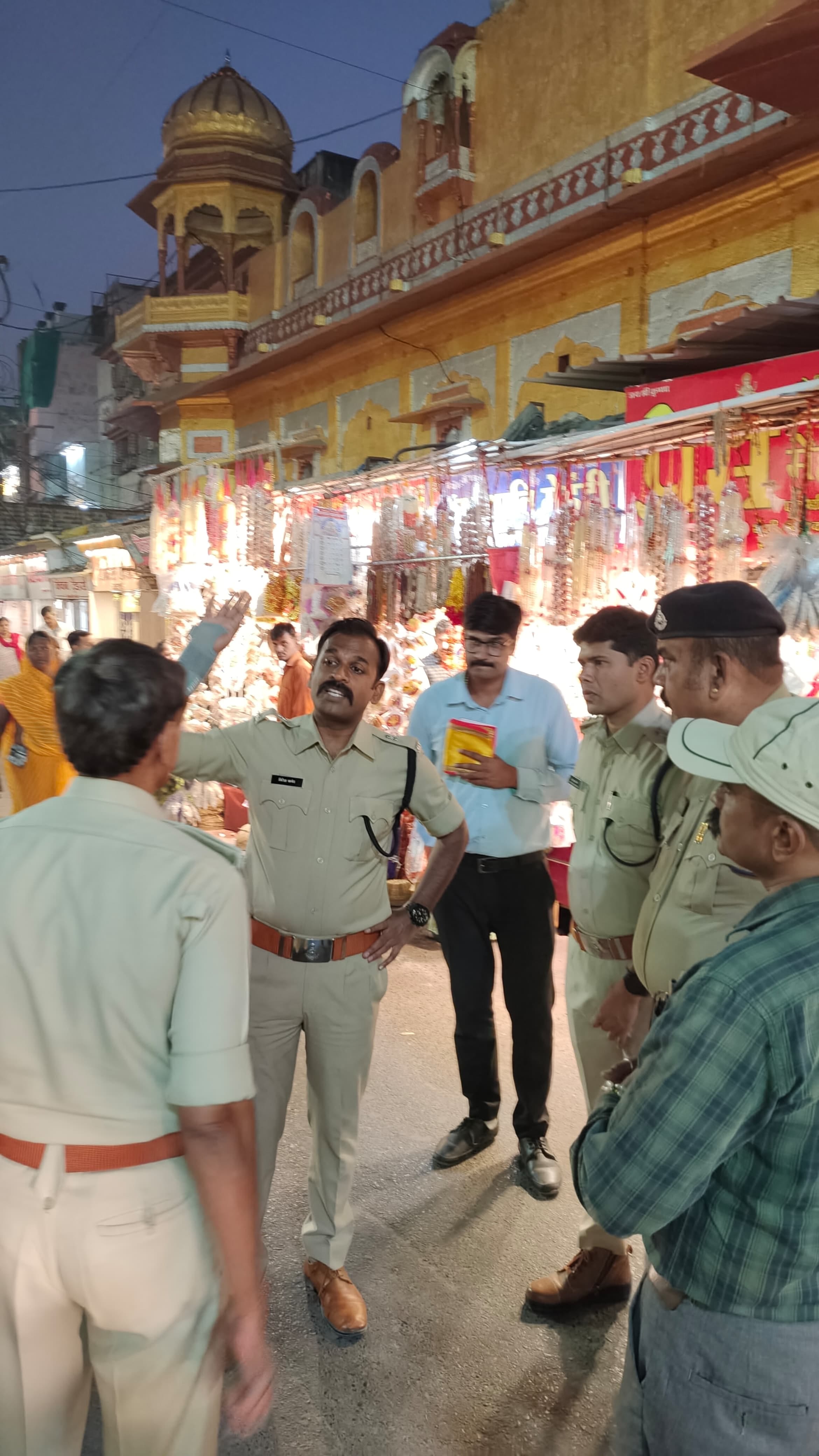 एडवाइजरी जारी.... एडिशनल एसपी नितेश भार्गव सवारी मार्ग पर जाकर देखी सुरक्षा व्यवस्था एडवाइजरी जारी.... एडिशनल एसपी नितेश भार्गव सवारी मार्ग पर जाकर देखी सुरक्षा व्यवस्था