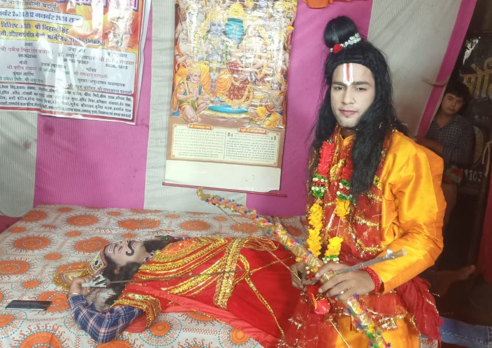 उसवां में श्रीराम वनवास का मंचन करते कलाकर। संवाद उसवां में श्रीराम वनवास का मंचन करते कलाकर। संवाद