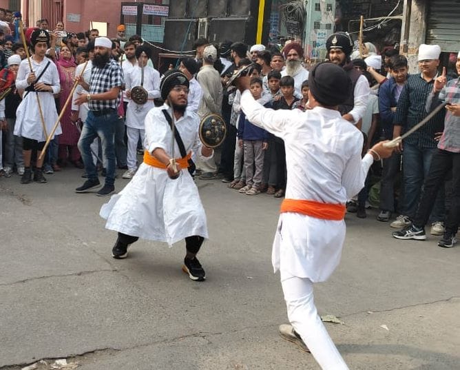 14जेएनडी16-नगर कीर्तन में सजाए गए गुरू ग्रंथ साहिब की पालकी। संवाद 14जेएनडी16-नगर कीर्तन में सजाए गए गुरू ग्रंथ साहिब की पालकी। संवाद