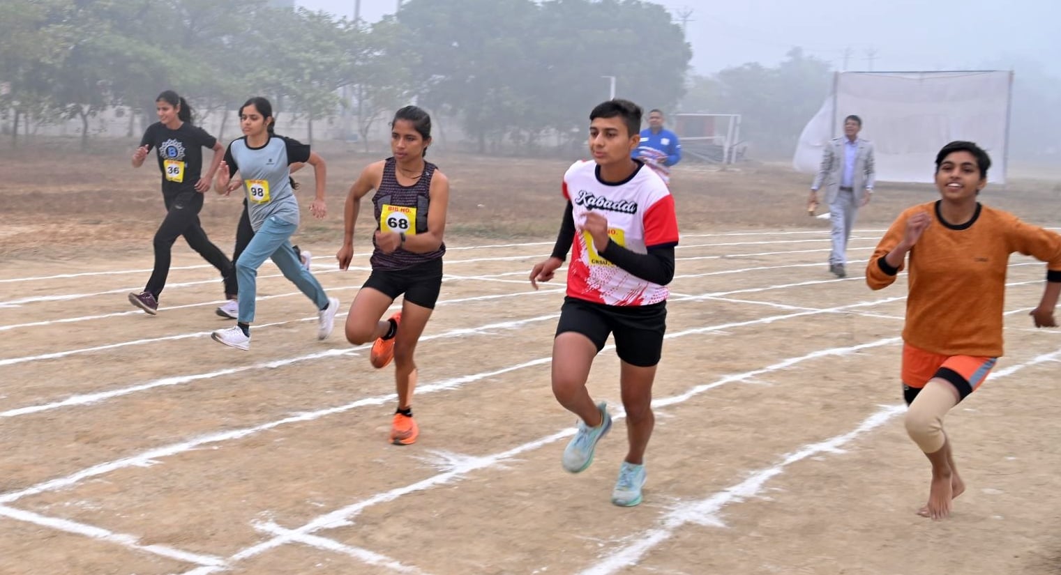 14जेएनडी19: दौड़ प्रतियोगिता में भाग लेती महिला खिलाड़ी। संवाद 14जेएनडी19: दौड़ प्रतियोगिता में भाग लेती महिला खिलाड़ी। संवाद