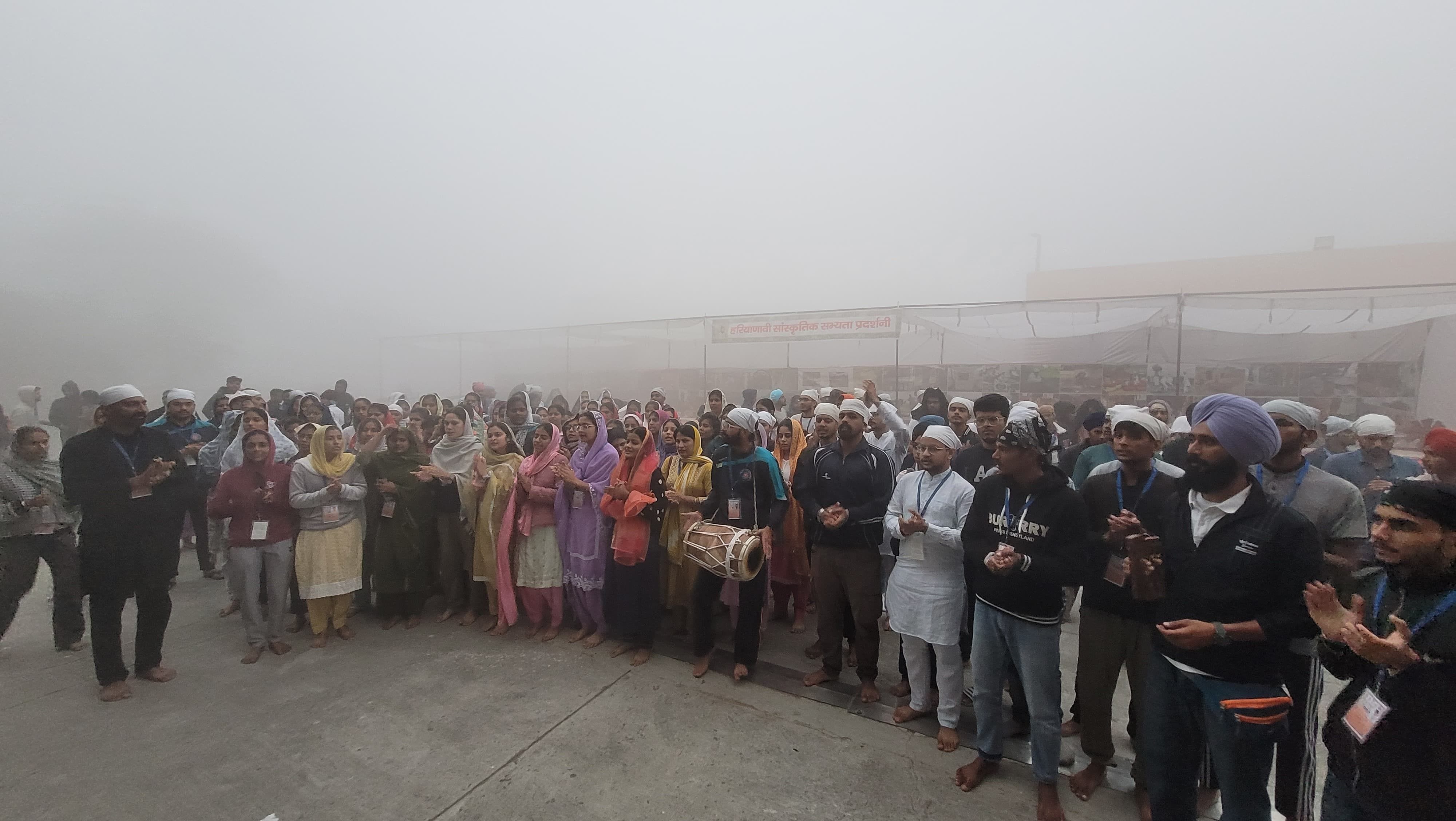 15जेएनडी31-सीआरएसयू में गुरु नानक देव जयंती पर मनाते हुए। स्रोत विवि 15जेएनडी31-सीआरएसयू में गुरु नानक देव जयंती पर मनाते हुए। स्रोत विवि