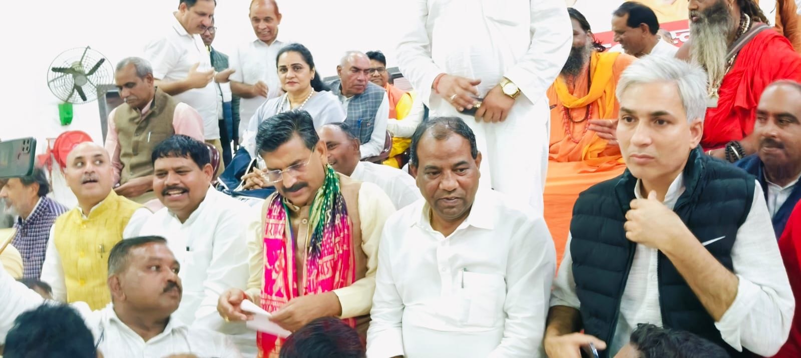 15जेएनडी35 : जींद में भाजपा कार्यकर्ताओं की बैठक लेते मंत्री कृष्ण बेदी। स्रोत प्रशासन 15जेएनडी35 : जींद में भाजपा कार्यकर्ताओं की बैठक लेते मंत्री कृष्ण बेदी। स्रोत प्रशासन