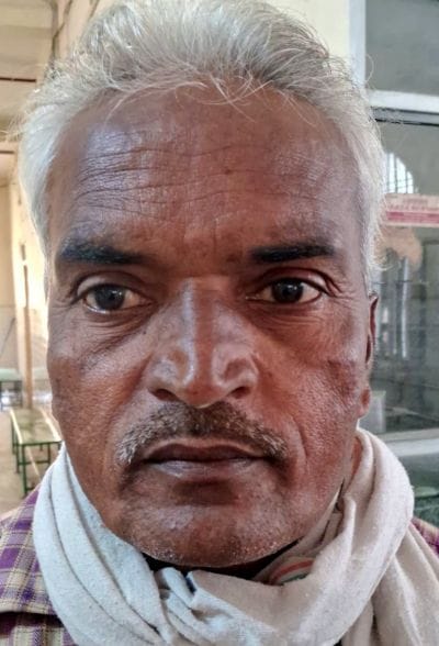 जिला अस्पताल में कार्य बहिष्कार कर विरोध जताते स्वास्थ्य कर्मी। संवाद जिला अस्पताल में कार्य बहिष्कार कर विरोध जताते स्वास्थ्य कर्मी। संवाद