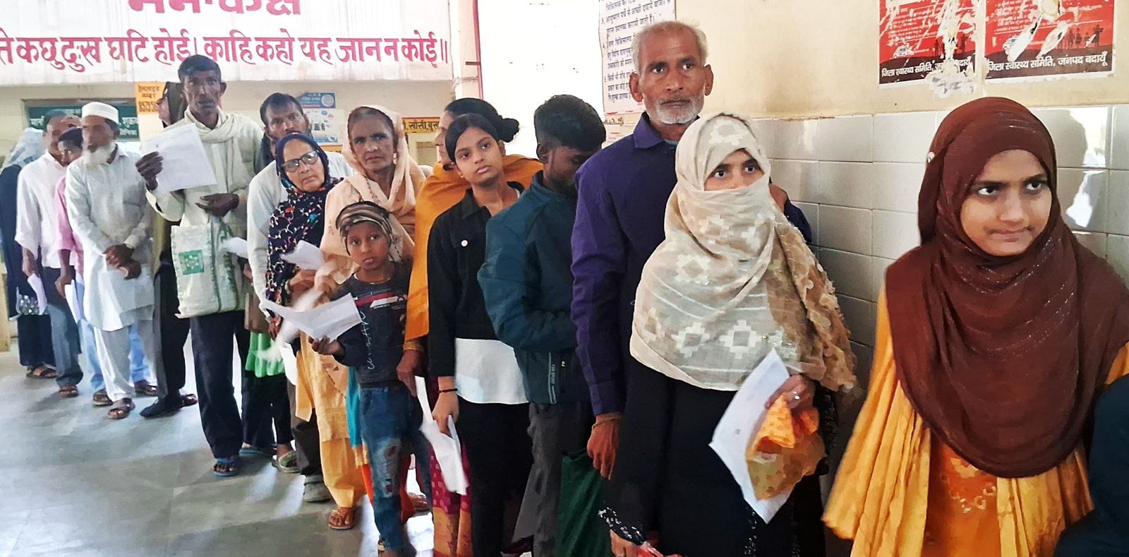 जिला अस्पताल में कार्य बहिष्कार कर विरोध जताते स्वास्थ्य कर्मी। संवाद जिला अस्पताल में कार्य बहिष्कार कर विरोध जताते स्वास्थ्य कर्मी। संवाद