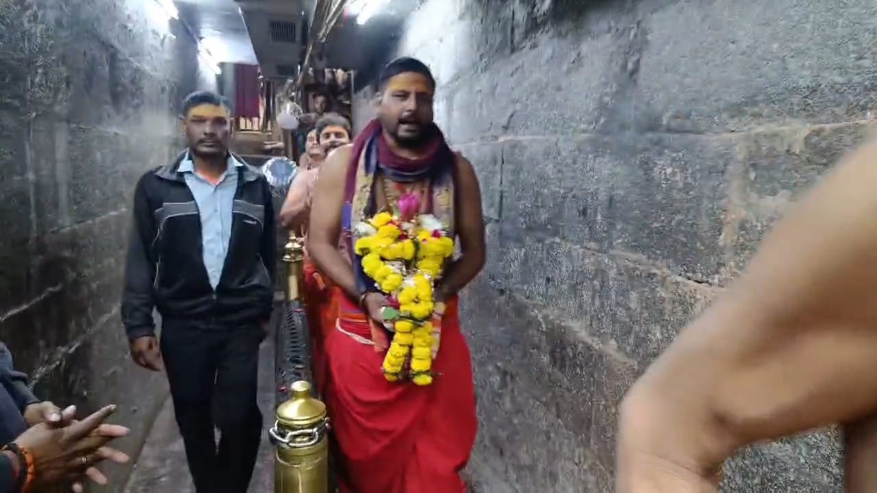 जानिए उज्जैन की यह भी परंपरा... रात को गोपाल मंदिर तो सुबह भस्म आरती मे भी होता है हरि का हर से