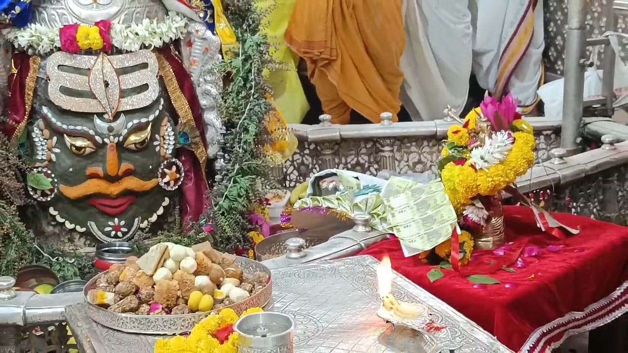 जानिए उज्जैन की यह भी परंपरा... रात को गोपाल मंदिर तो सुबह भस्म आरती मे भी होता है हरि का हर से