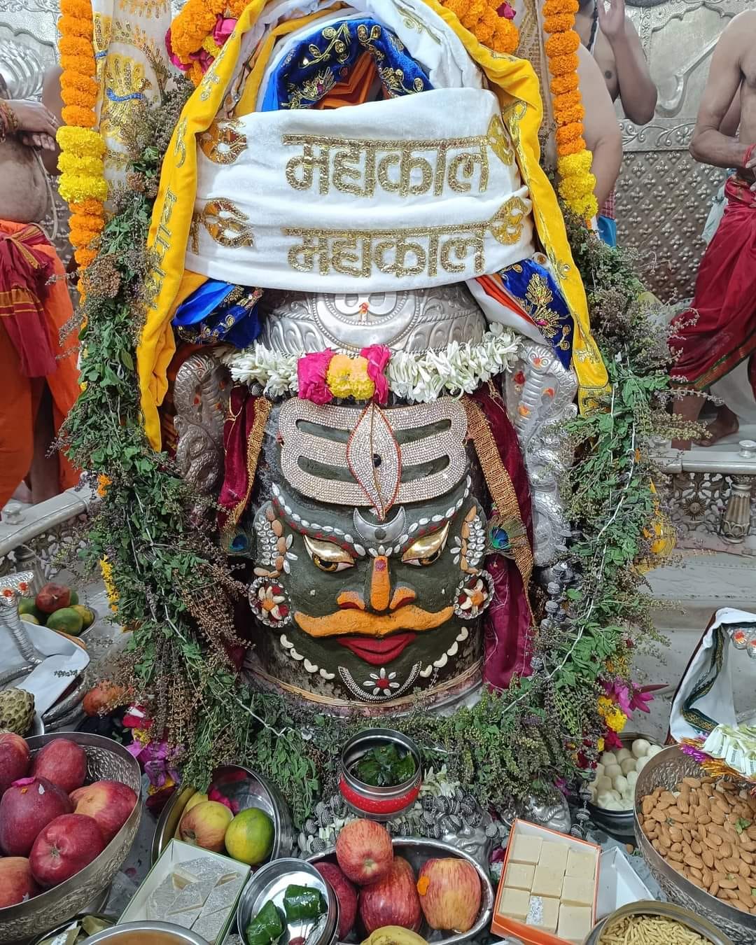 कार्तिक पूर्णिमा पर भस्मारती मे कुछ ऐसे सजे बाबा महाकाल की दिखाई दिया तीसरा नेत्र