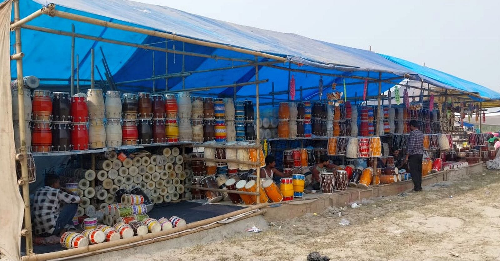 मेला ककोड़ा में वॉच टावर से निगरानी करता पुलिस कर्मी। संवाद मेला ककोड़ा में वॉच टावर से निगरानी करता पुलिस कर्मी। संवाद
