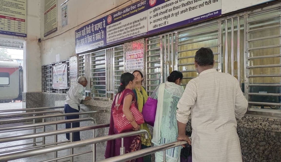 मैलानी रेलवे स्टेशन पर बंद पड़े एलईडी डिस्प्ले। संवाद मैलानी रेलवे स्टेशन पर बंद पड़े एलईडी डिस्प्ले। संवाद