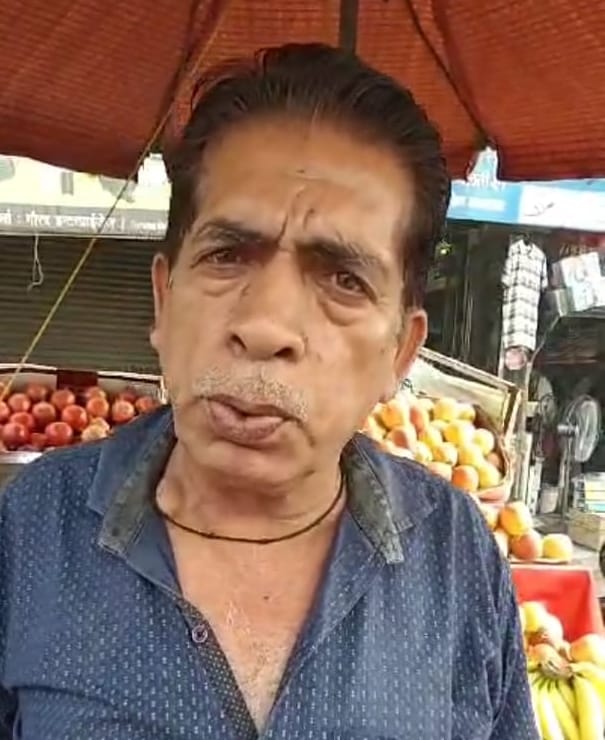 16सीटीके10..माता दरवाजा रोड पर धुआं छोड़ते जाते ऑटो। संवाद 16सीटीके10..माता दरवाजा रोड पर धुआं छोड़ते जाते ऑटो। संवाद