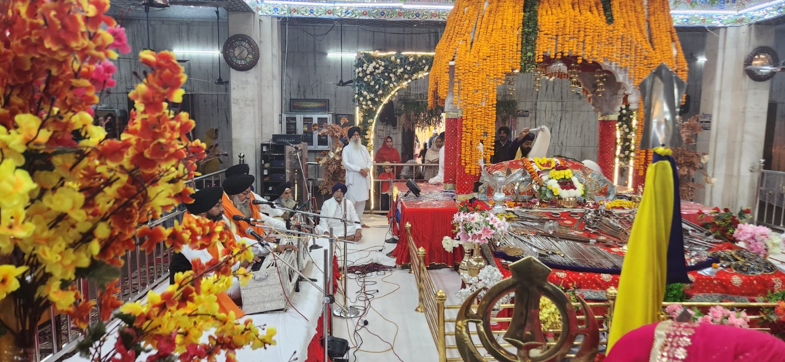 अंबाला छावनी के पंजाबी गुरुद्वारा साहिब में आयोजित कार्यक्रम में मौजूद संगत। संवाद अंबाला छावनी के पंजाबी गुरुद्वारा साहिब में आयोजित कार्यक्रम में मौजूद संगत। संवाद