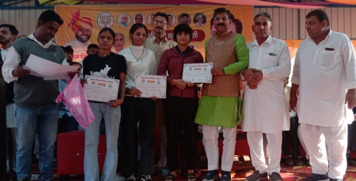 16जेएनडी31: प्रतियोगिताओं में उत्कृष्ट प्रदर्शन करने पर विद्यार्थियों को प्रमाण पत्र देकर सम्मा 16जेएनडी31: प्रतियोगिताओं में उत्कृष्ट प्रदर्शन करने पर विद्यार्थियों को प्रमाण पत्र देकर सम्मा