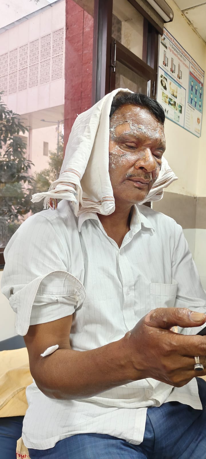 मुलाना के घेलड़ी गांव में हुई झगड़े में घायल महिला: सोशल मीडिया मुलाना के घेलड़ी गांव में हुई झगड़े में घायल महिला: सोशल मीडिया