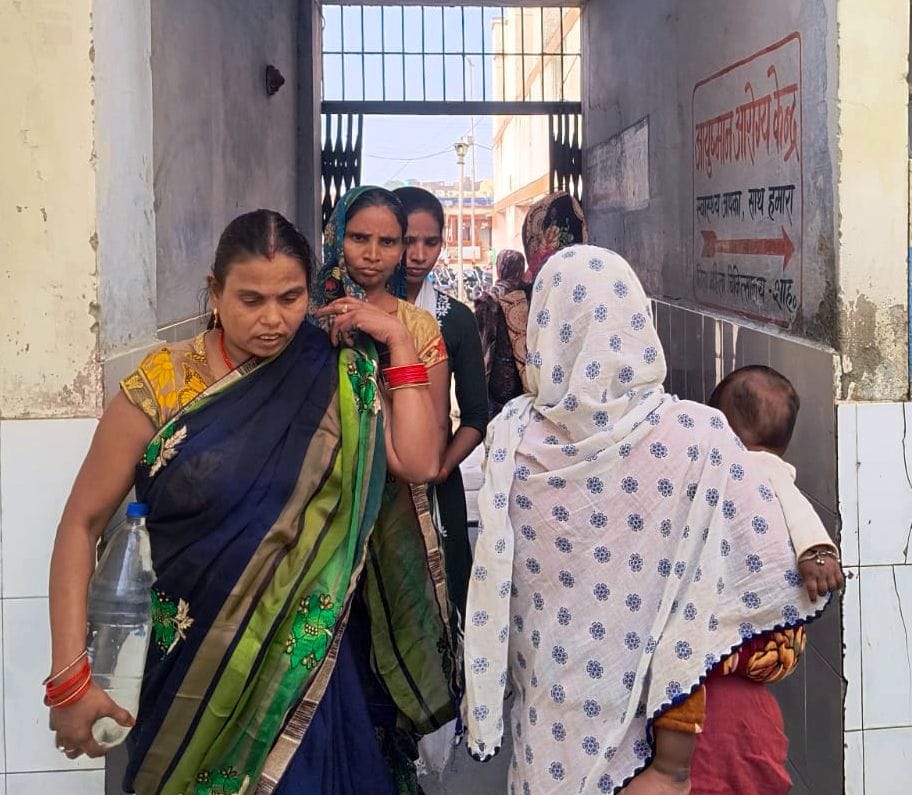 राजकीय मेडिकल कॉलेज के 100 बेड अस्पताल में लगा एक्सपायरी डेट का अग्निशमन यंत्र। संवाद राजकीय मेडिकल कॉलेज के 100 बेड अस्पताल में लगा एक्सपायरी डेट का अग्निशमन यंत्र। संवाद