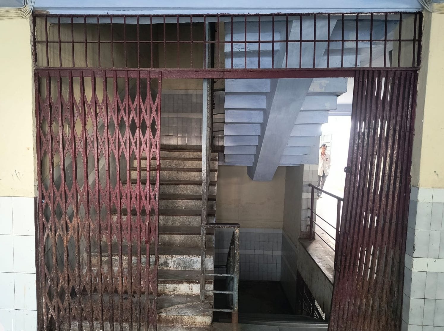 राजकीय मेडिकल कॉलेज के 100 बेड अस्पताल में लगा एक्सपायरी डेट का अग्निशमन यंत्र। संवाद राजकीय मेडिकल कॉलेज के 100 बेड अस्पताल में लगा एक्सपायरी डेट का अग्निशमन यंत्र। संवाद