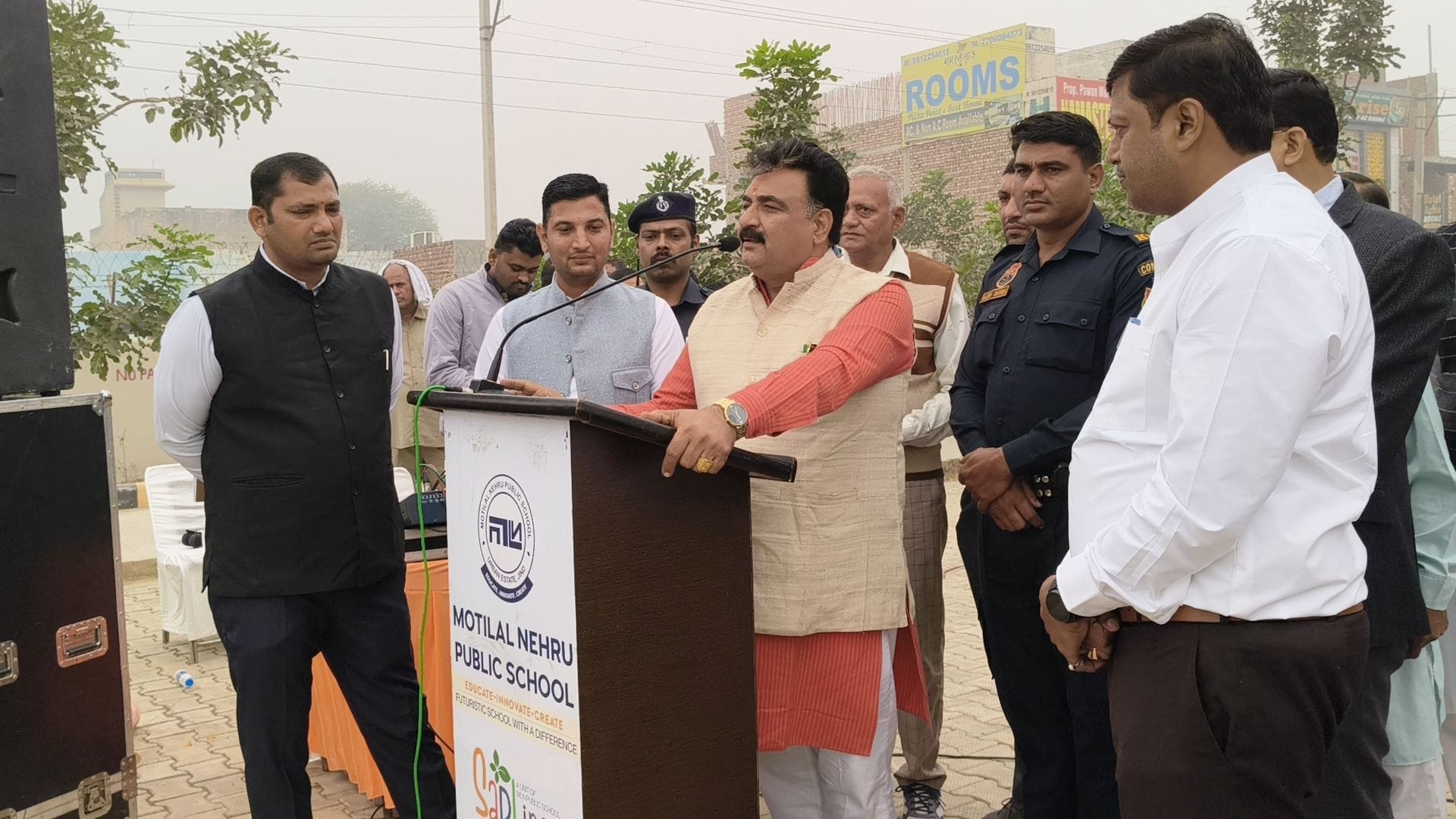 17जेएनडी24: शहर के बस अड्डे पर आरओ प्लांट के शुभारंभ पर बोलते हुए डिप्टी स्पीकर डॉ. कृष्ण मिड्ढ 17जेएनडी24: शहर के बस अड्डे पर आरओ प्लांट के शुभारंभ पर बोलते हुए डिप्टी स्पीकर डॉ. कृष्ण मिड्ढ