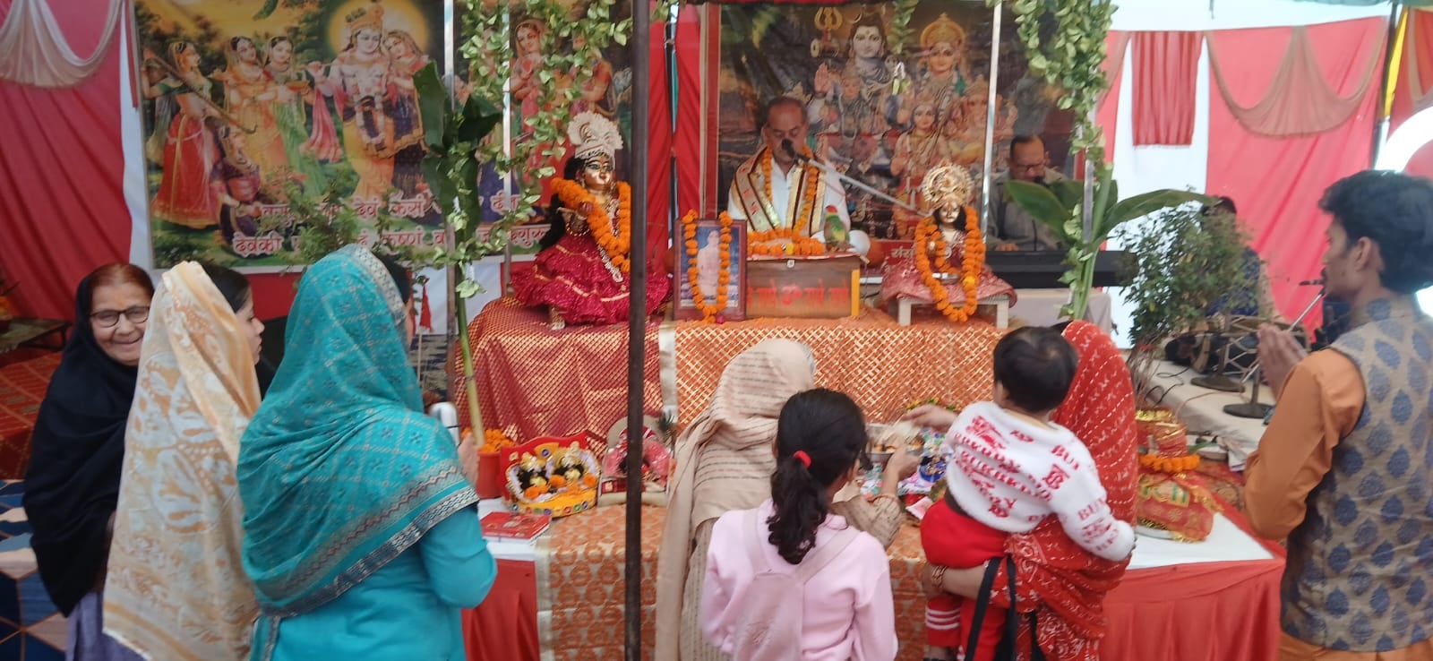 अंबाला छावनी के बोह गांव श्रीमद्भागवत कथा के शुभारंभ अवसर पर महिलाओं ने निकाली कलश यात्रा। प्रव