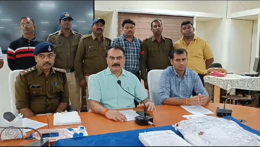 छापा मारकर क्राइम ब्रांच भी रह गई हैरान जब पता चला इंदौर, देवास के जुआरी उज्जैन में खेल रहे थे छापा मारकर क्राइम ब्रांच भी रह गई हैरान जब पता चला इंदौर, देवास के जुआरी उज्जैन में खेल रहे थे