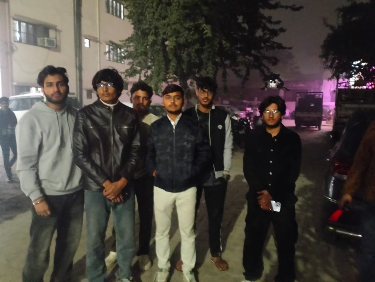 एल एंड टी कंपनी के यार्ड में गिरी गेंत्री। एल एंड टी कंपनी के यार्ड में गिरी गेंत्री।